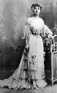 Mademoiselle Régnier in einem Outfit von Jacques Doucet, 1903